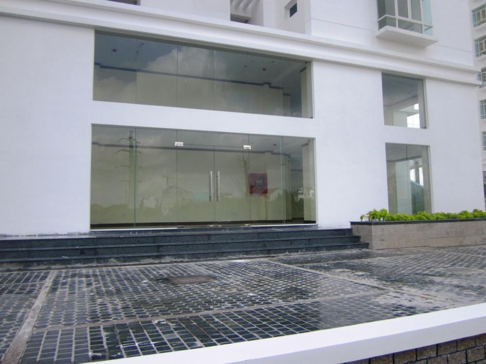 Cho thuê căn shop tại chung cư Phú Hoàng Anh diện tích 149m2