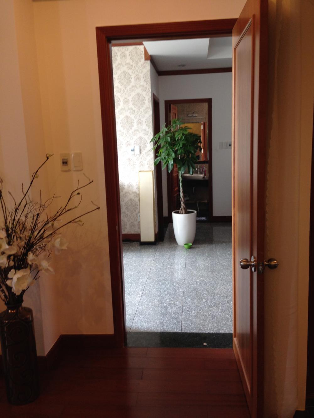 Cho thuê căn hộ Phú Hoàng Anh 88m2, nội thất cao cấp, view hồ bơi