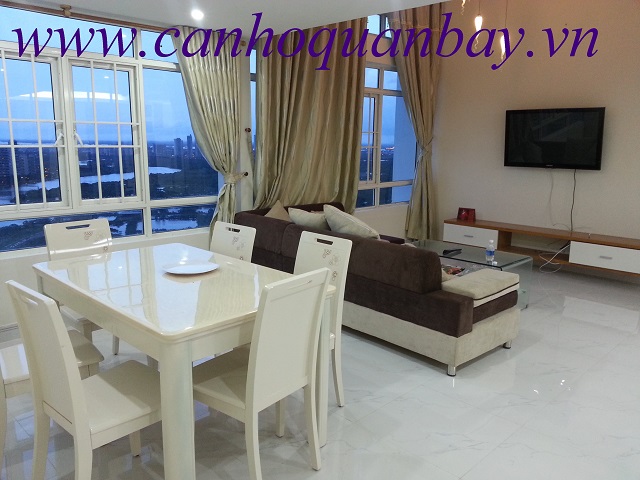 Cần cho thuê căn hộ Phú Hoàng Anh, 3 PN, 129m2, view hồ bơi cực mát, giá 14 triệu/tháng.