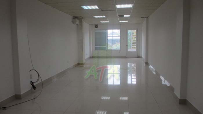 Văn phòng ngay mặt tiền đường Lý Chính Thắng, Q.3 DT 52 m2 giá 15 triệu / tháng 