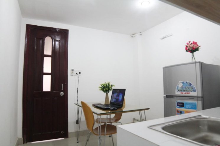Cho thuê căn hộ dịch vụ 1 phòng ngủ, đầy đủ nội thất, 450USD tại đường Trần Hưng Đạo, Quận 1