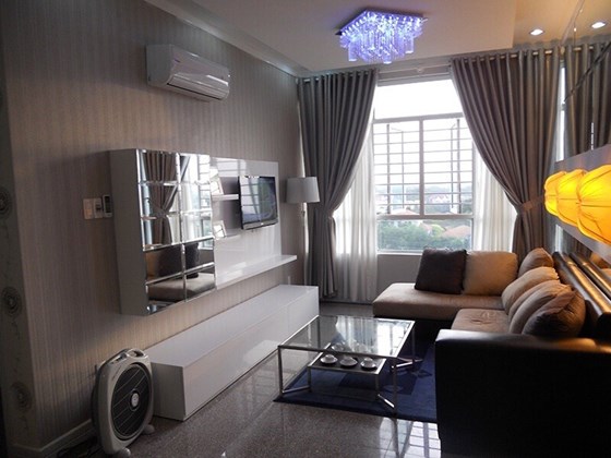 Giá cực hot! Chỉ với 11 triệu/tháng sở hữu căn hộ cao cấp Phú Hoàng Anh, 2PN, full nội thất