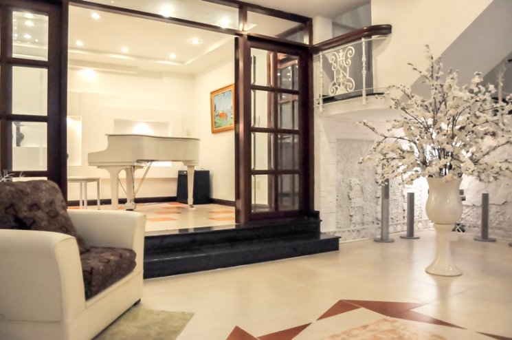Cần cho thuê gấp căn hộ Phú Hoàng Anh, 2,3 PN, đầy đủ nội thất, lầu cao view hồ bơi, GIÁ RẺ NHẤT