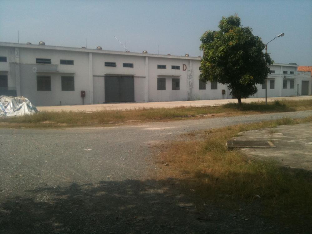 CHO THUÊ XƯỞNG MAY QUẬN 12. QL1A - . DT: 2500M2 GIÁ 100TR/THÁNG. LH: 0937.388.709