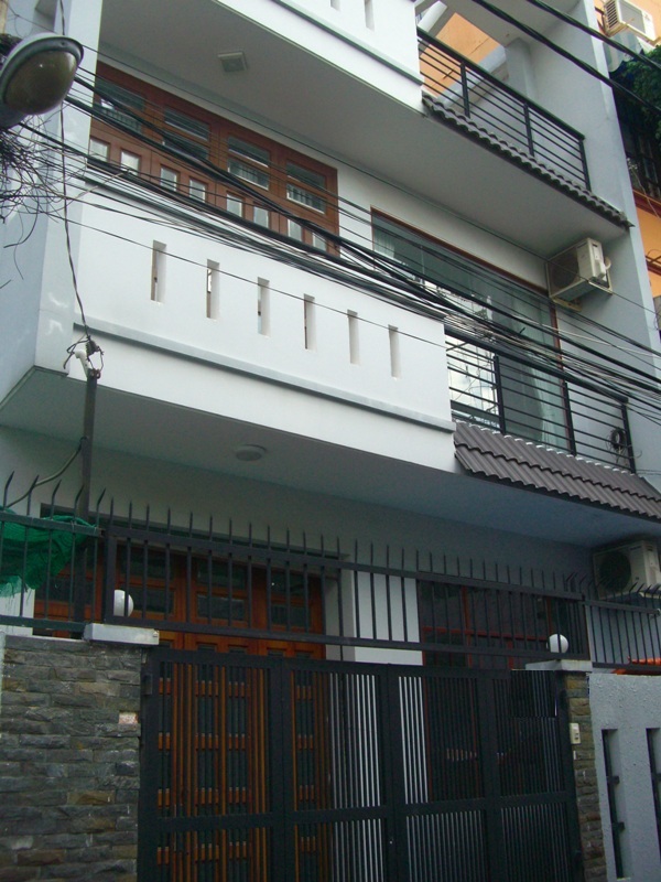 Nhà mới 8m x 17m 1 trệt, 1 lầu, 3PN, hẻm Lê Văn Khương, Q12. Giá 6 tr/th