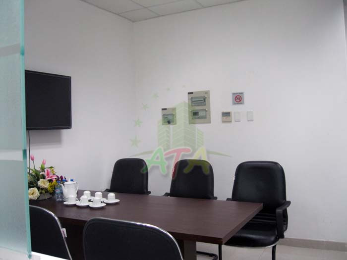 Văn phòng full nội thất (như hình) đường Phan Văn Đạt