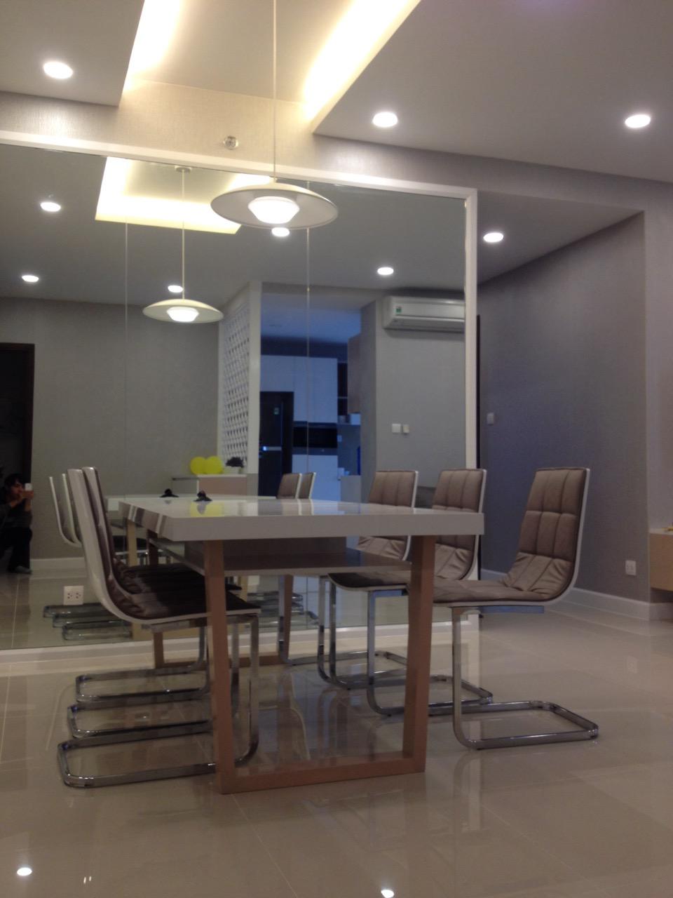Cần cho thuê gấp căn hộ W4 khu Central dự án Sunrine City Q. 7, 3PN, DT 120m2 giá tốt