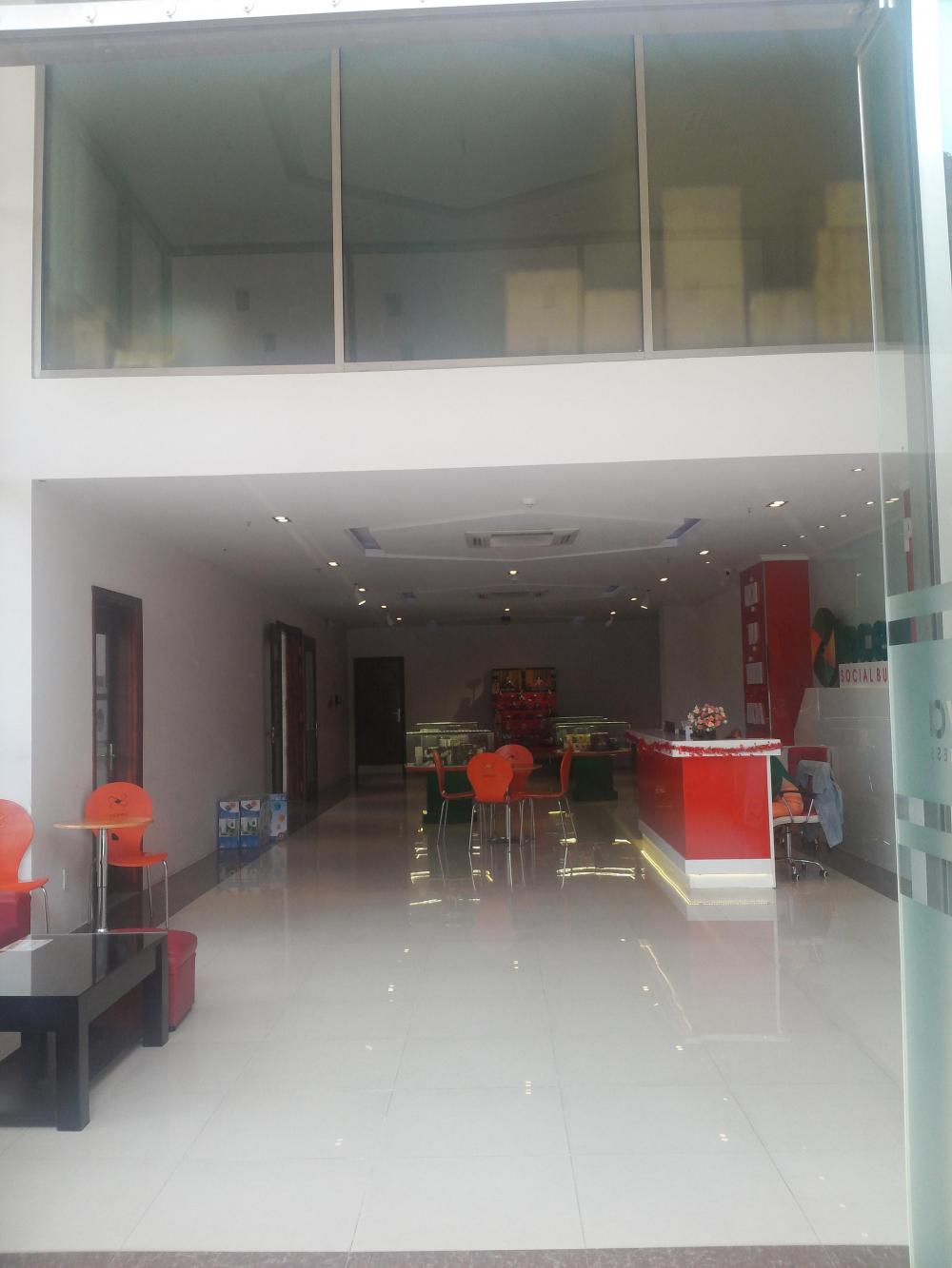 Văn phòng đường Hồ Văn Huê, Q. Phú Nhuận, DT: 200 m2 giá 222.65 nghìn / m2 