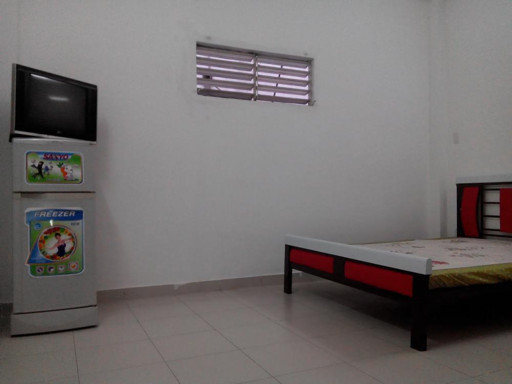 Cho thuê phòng 31 Lam Sơn, gần sân bay, đủ nội thất, free nước, nét, cáp