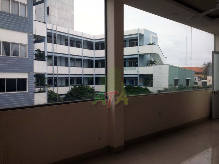 Văn phòng đường Sư Vạn Hạnh (đối diện bệnh viện 112), DT: 50m2, giá 15 tr/th. Tel 0902 326 080