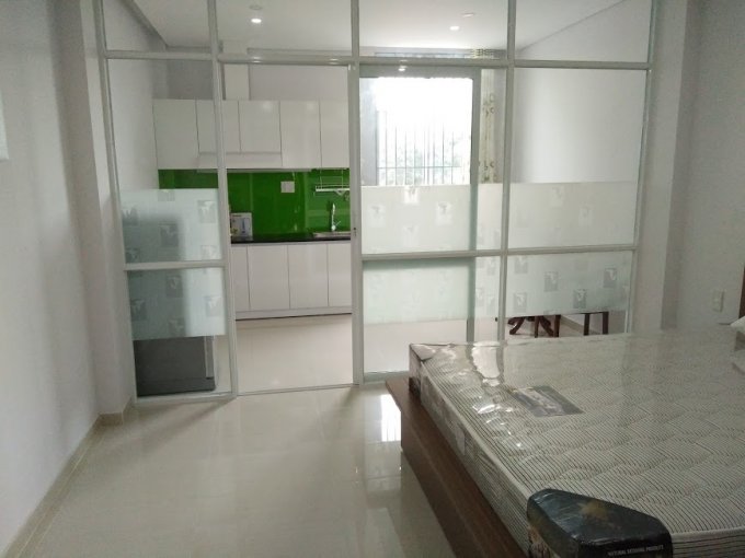 Cho thuê căn hộ dịch vụ cao cấp, full nội thất, an ninh, tự do giá tốt nhất tại Q10. LH 01266620757