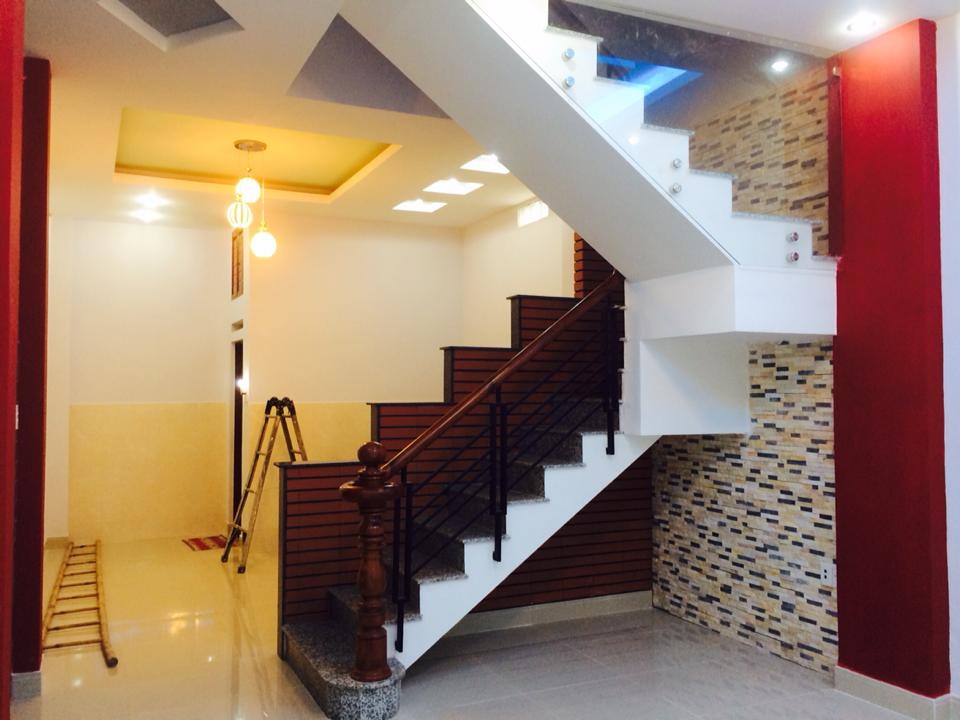 Cho thuê nhà nguyên căn hẻm xe tải Nguyễn Thái Bình, Dt 4,2x14m, 1 trệt 2 lầu 1 sân thượng