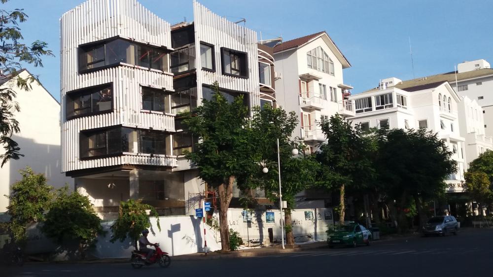 Cho thuê nhà phố khu Hưng Gia, Hưng Phước, DT 148 m2 giá 93.51 triệu /th, ngay trung tâm PMH