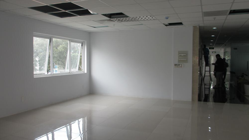 Văn phòng đường Phan Xích Long DT: 35 m2 giá 12 triệu/ tháng