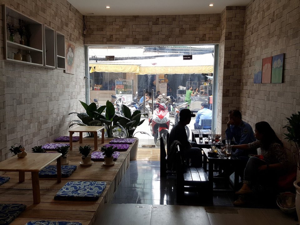 Sang quán cafe ngay chợ P. 25, Ung Văn Khiêm
