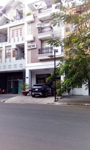 Cho thuê nhà phố Phú Mỹ Hưng, Q. 7, nhà đẹp tiện kinh doanh, làm văn phòng DT: 111m2