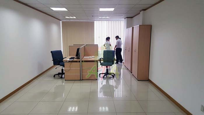 Văn phòng view sân bay MT đường Trường Sơn, 67 m2, giá: 362.56 nghìn / m2/th. Tel 0902 326 080