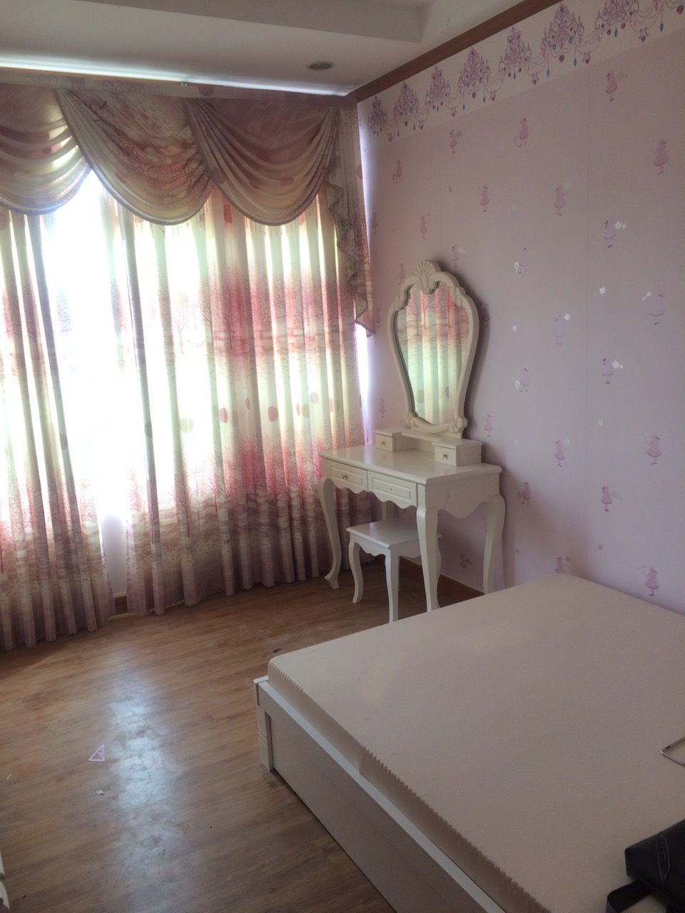 Cho thuê chung cư Phú Hoàng Anh 3 phòng ngủ, giá 10tr/th, nội thất cơ bản, vào ở liền lh 0903388269
