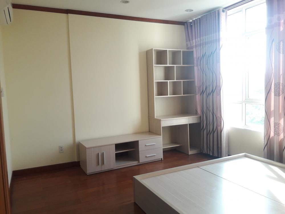 Cho thuê chung cư Phú Hoàng Anh 3 phòng ngủ, giá 10tr/th, nội thất cơ bản, vào ở liền lh 0903388269