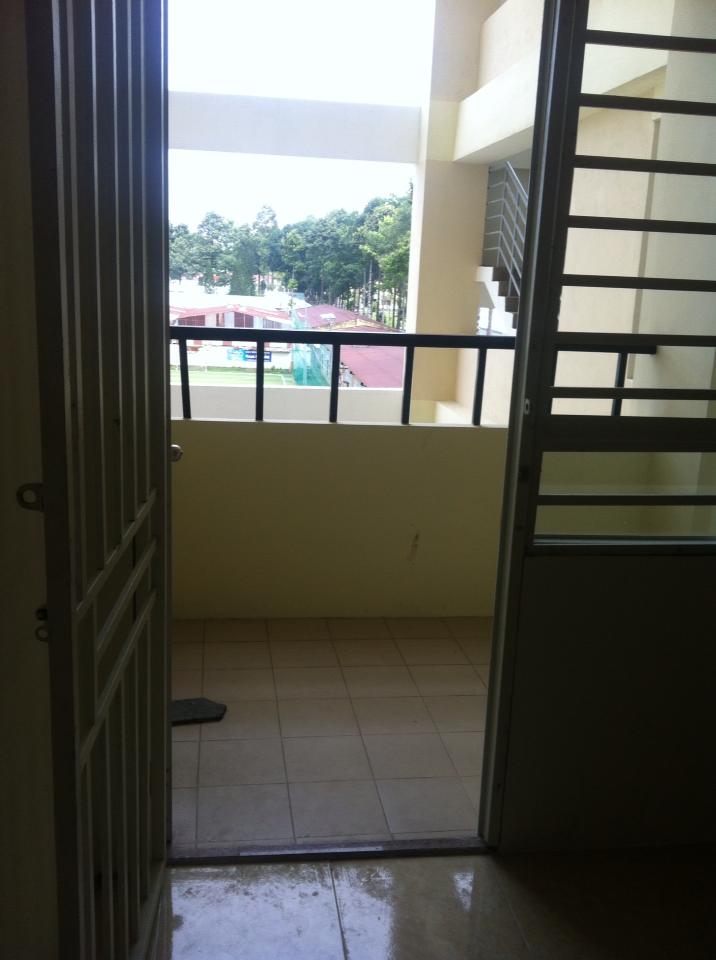 Cho thuê căn hộ chung cư Quân Khu 7, có rèm cửa, 4,5tr/tháng. Liên hệ 01225234534