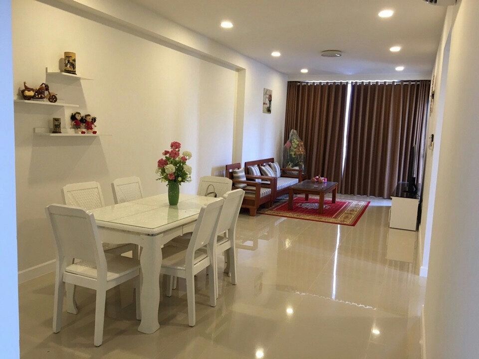 Cần cho thuê căn hộ ICON 56, Bến Vân Đồn, Quận 4, giá 28 triệu/tháng. LH: 0939441512