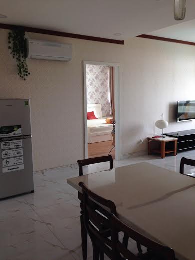 Hot cho thuê căn hộ Phú Hoàng Anh, 2 phòng ngủ, giá 8.5tr/tháng nội thất gần đủ