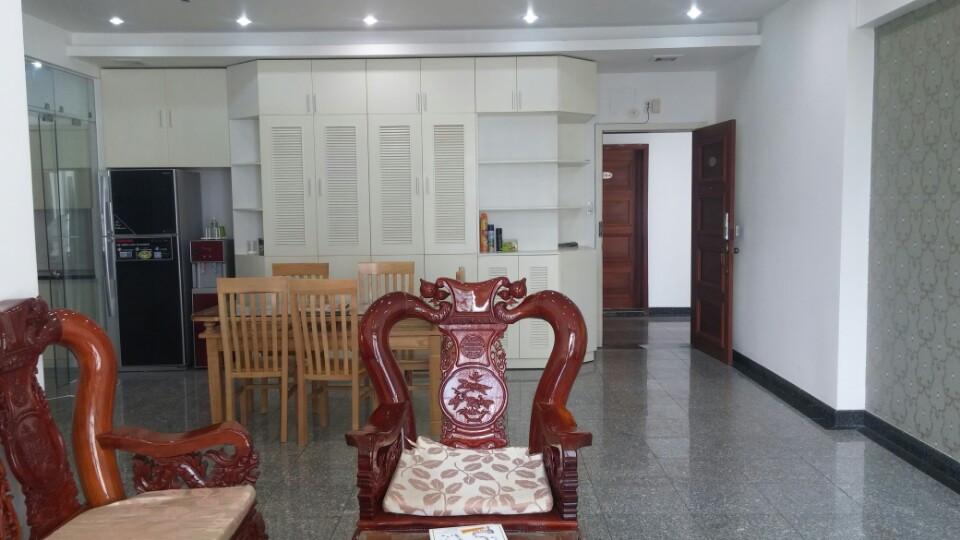 Cần cho thuê gấp CH 3PN Phú Hoàng Anh đầy đủ nội thất rất đẹp. LH: 0909625989