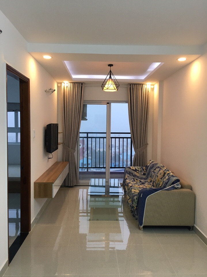 Cho thuê căn hộ 8X Plus 2PN, 2WC MT Trường Chinh full nội thất tầng cao view sân bay, giá 6tr/ th