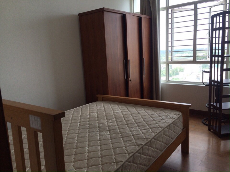 Cho thuê căn hộ Phú Hoàng Anh 2 phòng ngủ, DT 87m2, NTDD, LH 0909385887