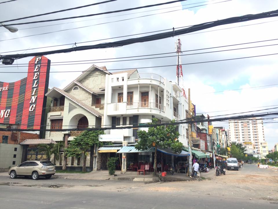 Cho thuê nhà góc 2 mặt tiền hẻm, gần chợ, chung cư đường Tân Hưng Thuận, Quận 12