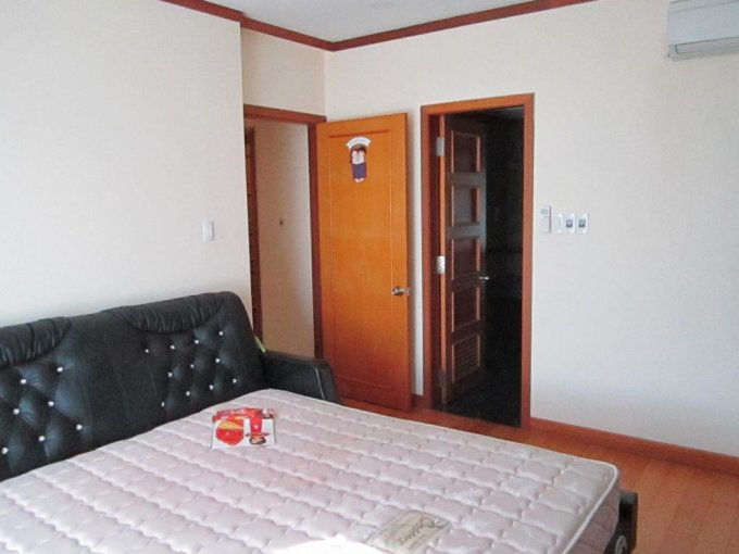 Cho thuê căn hộ Phú Hoàng Anh 129m2 nội thất dính tường 10tr/tháng