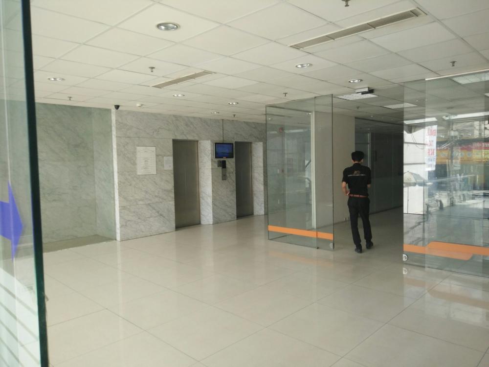 Văn phòng quận Tân Bình sát quận 3, Cách Mạng Tháng 8, giá 315 nghìn/m2 bao VAT, phí