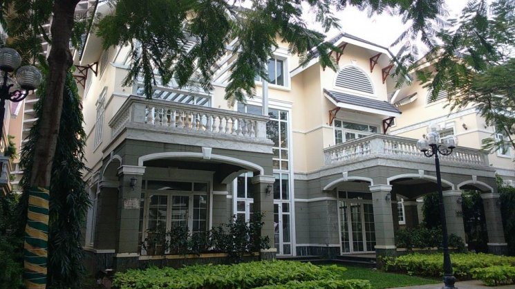 Cho thuê biệt thự Kim Long, Nguyễn Hữu Thọ, DT 400m2 có 5PN, 6WC nội thất cao cấp, LH 0901319986