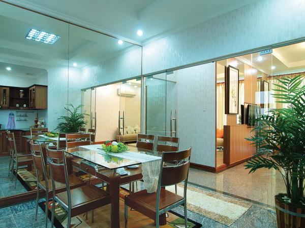 Cho thuê 1 phòng 30m2 trong CC Phú Hoàng Anh, ở được từ 2- 3 người, đầy đủ nội thất