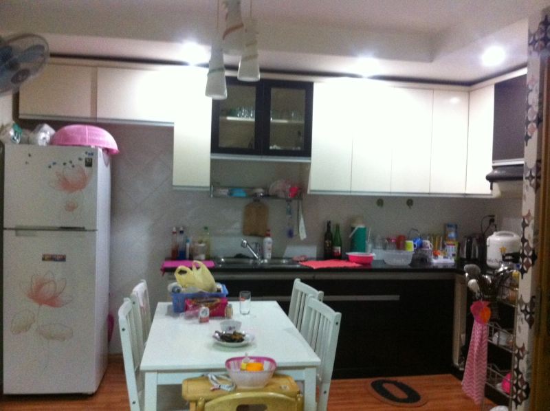 Cho thuê CHCC Ruby Land, q.Tân Phú, 2 phòng ngủ, 81m2, 6.8tr/th, nhà có giường tủ, máy lạnh