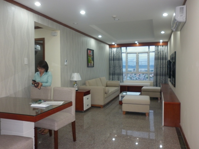 Cho thuê căn hộ Phú Hoàng Anh 88m2, 2PN nội thất cao cấp, view hồ bơi