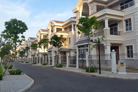 Cho thuê nhà phố Him Lam Kênh Tẻ Q7, DT 5x20m, full nội thất, 40.56 triệu/tháng