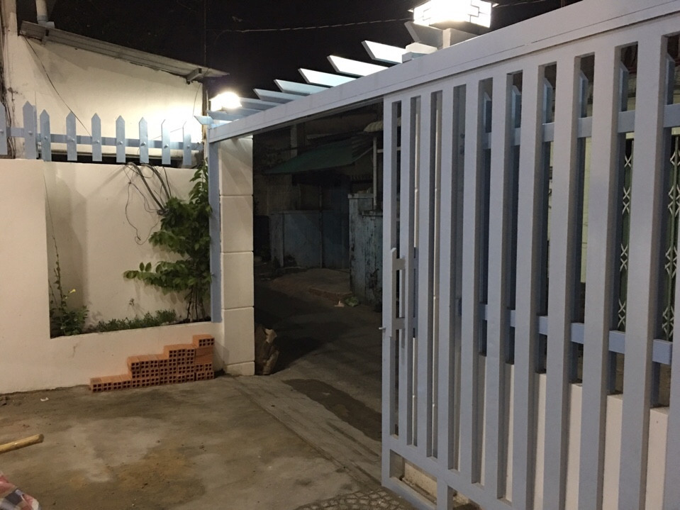 Cho thuê phòng trọ gần cổng Đình Phong Phú, DT 17m2, giá 2,3triệu/tháng