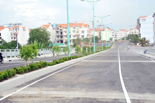 Cho thuê mặt tiền đường Nguyễn Thị Thập, làm mặt bằng kinh doanh 9x22 m, giá 80 tr/th. 0901414778