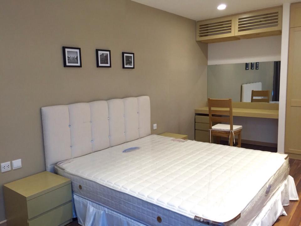 Cần cho thuê gấp chung cư Khánh Hội 3 có giường, sofa bàn ăn, và một số nội thất cơ bản