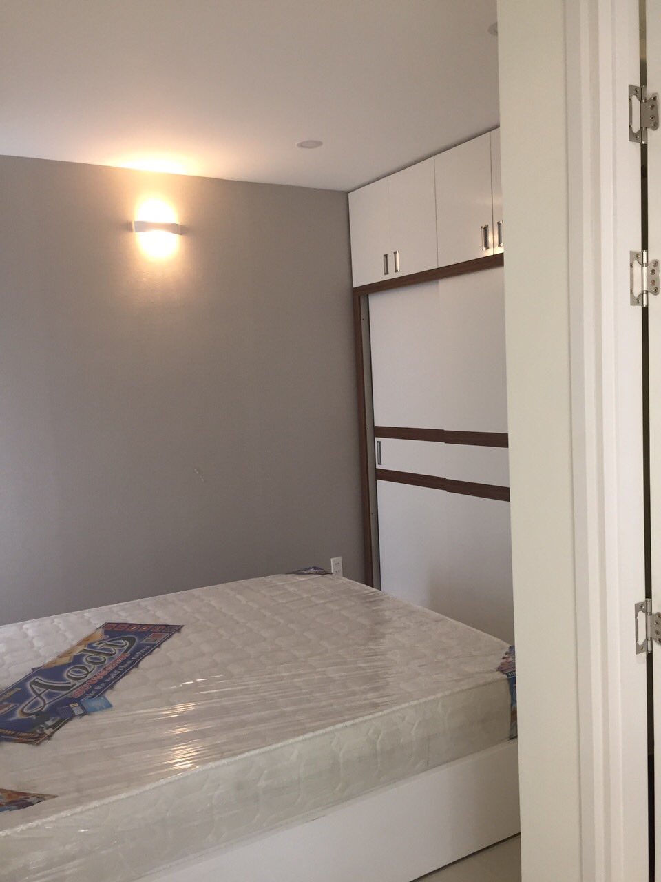 Cho thuê căn hộ Hoàng Anh Thanh Bình 2 phòng ngủ decor lại full nội thất. LH 0901373286