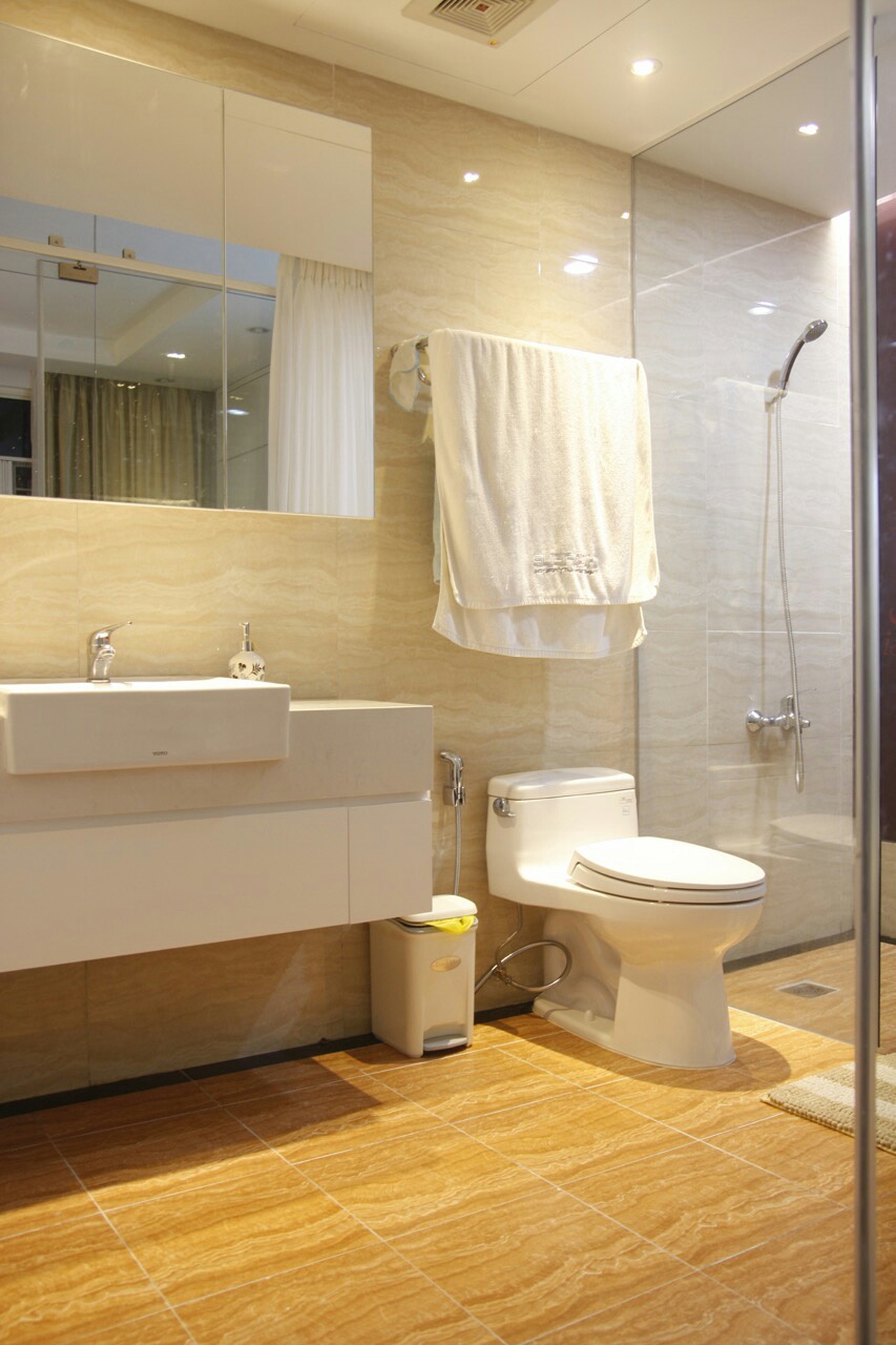 Cho thuê căn hộ Phú Hoàng Anh, 2 phòng ngủ, 2WC, giá 8,5tr/th, View hồ bơi