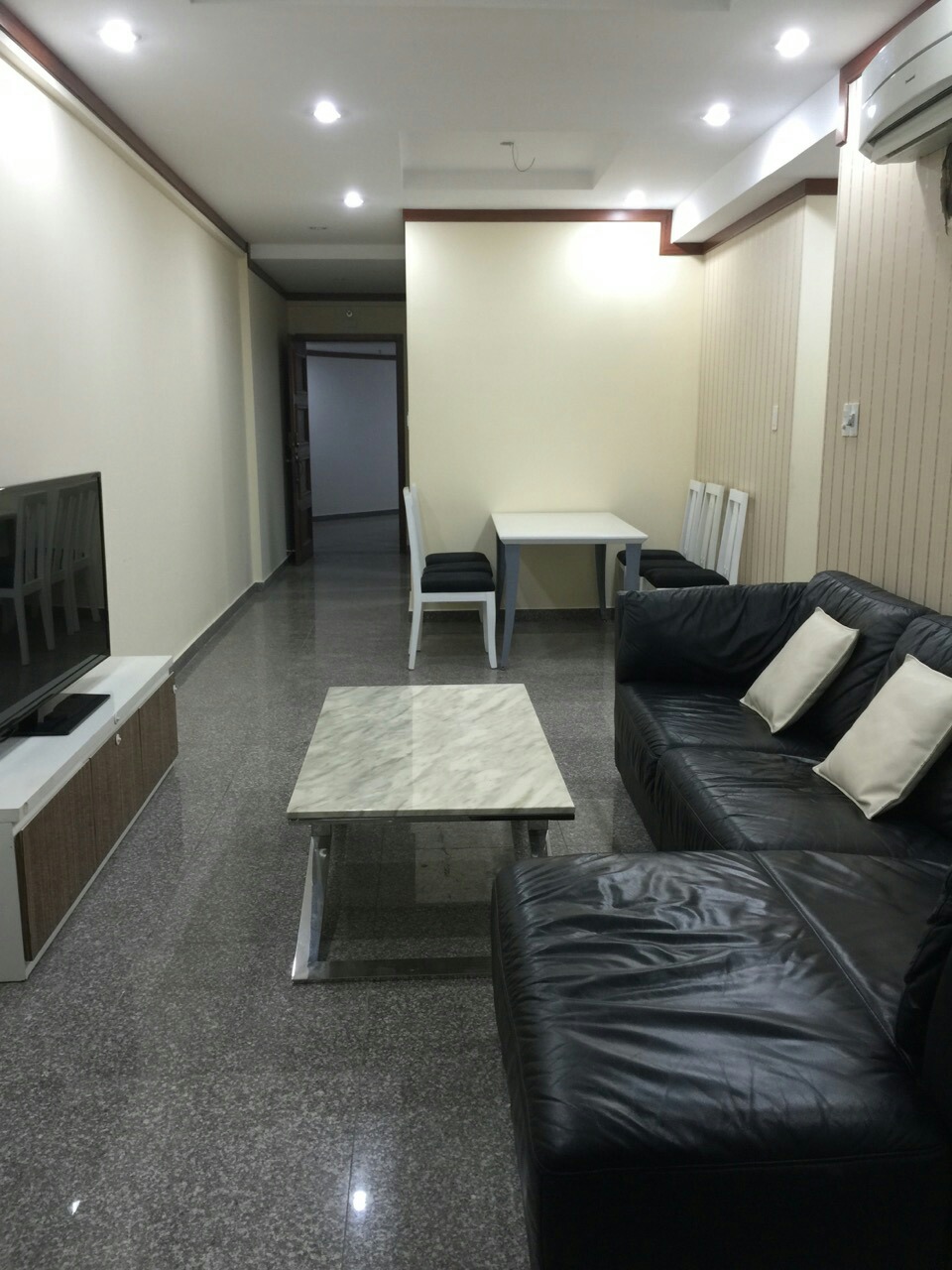 Cho thuê căn hộ cao cấp Hoàng Anh Thanh Bình, diện tích 113m2, có nội thất cơ bản, giá 12tr/tháng