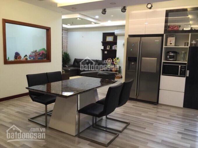 Cho thuê căn hộ Phú Hoàng Anh, 2PN 88m2 nhà decord lại mới 100%, nội thất đầy đủ. LH: 0935.424.223