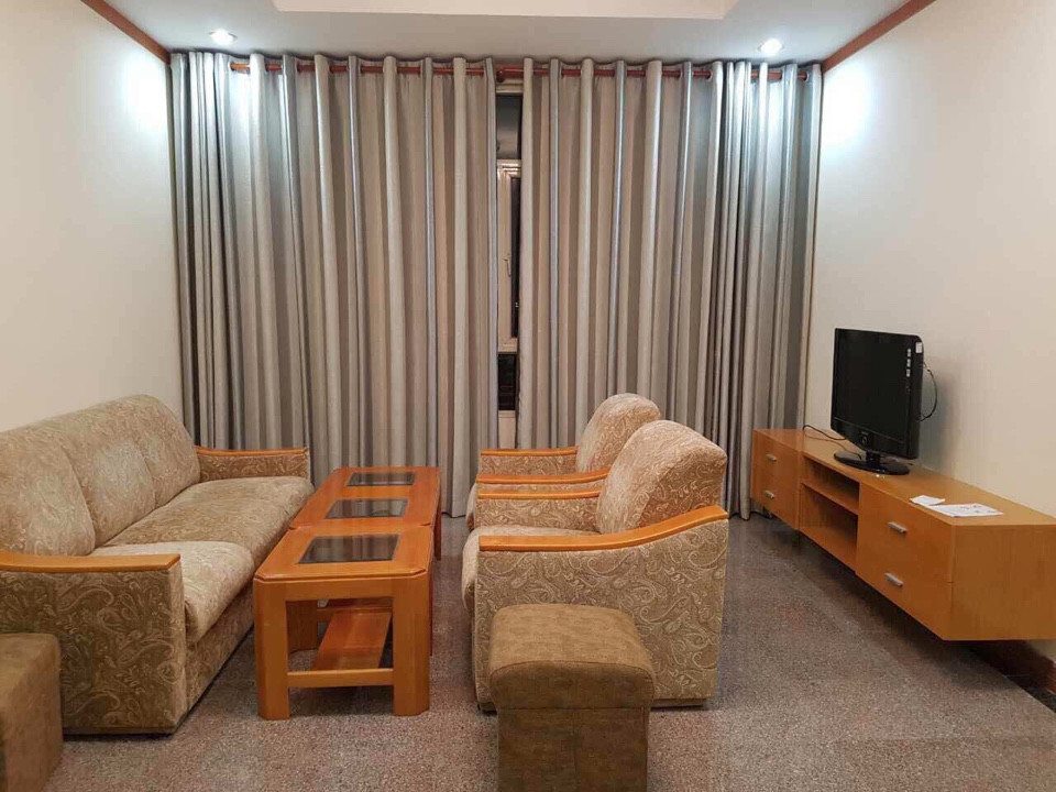 Cho thuê căn hộ Phú Hoàng Anh 2 phòng ngủ view hồ bơi, diện tích: 88 m2, 15tr/th, 0909037377