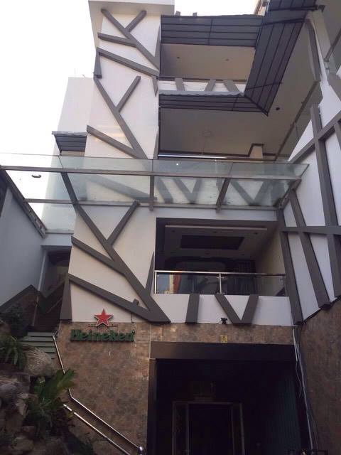 Cho thuê nhà nguyên căn mặt tiền Nơ Trang Long, DTSD: 2700 m2, hầm, trệt, 3 lầu