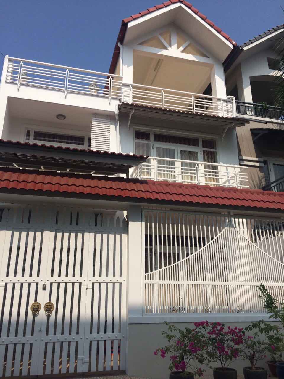 Cần cho thuê villa tại đường 52, phường An Phú, Quận 2. DT: (10x16)m2, giá: 20 tr/tháng