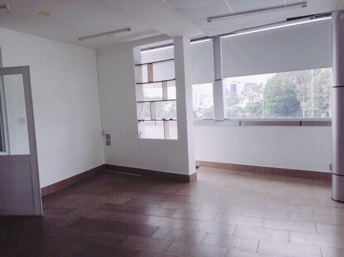 Cho thuê văn phòng đường Nguyễn Du, Q1, DT: 110m2, giá: 452 nghìn/m2, LH: 0901443331