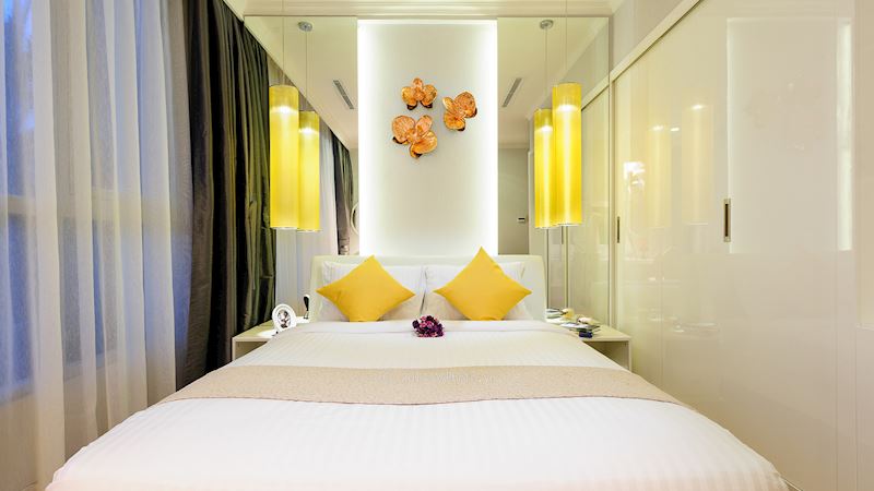 Cho thuê căn hộ 2 phòng ngủ, 69m2, view nhìn ra Quốc Hương, cầu Sài Gòn