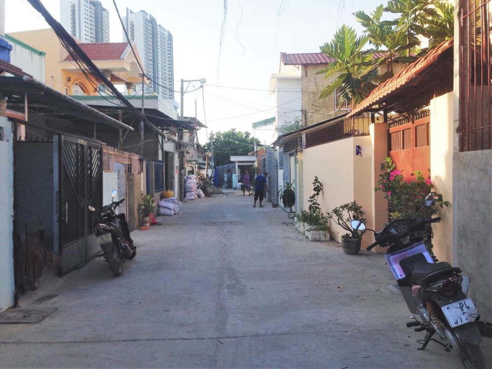 Nhà thuê nguyên căn hẻm 860 Huỳnh Tấn Phát, Phú Thuận, Q7, DT: 4x15m, 10 triệu/tháng